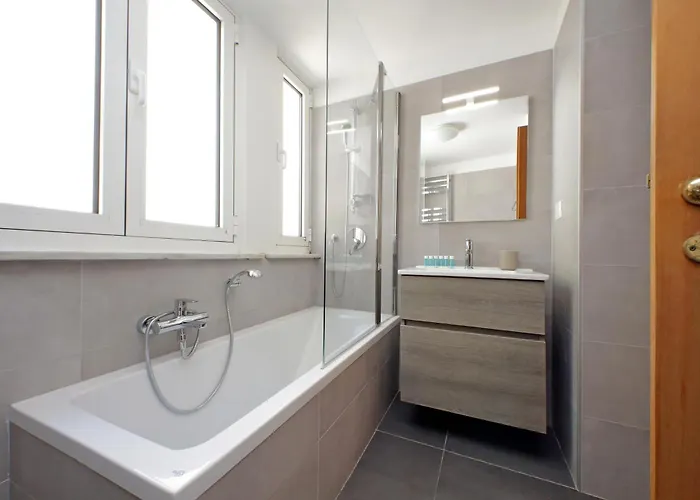 Luxury In The Ghetto's Heart Apartment