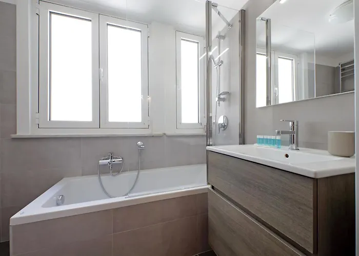 Apartment Luxury In The Ghetto's Heart