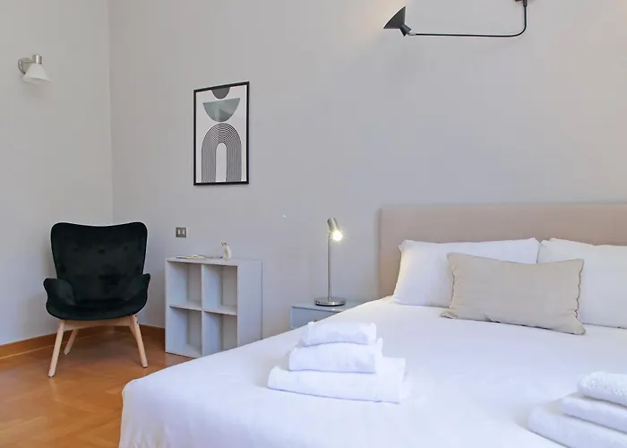 Luxury In The Ghetto's Heart * Rome