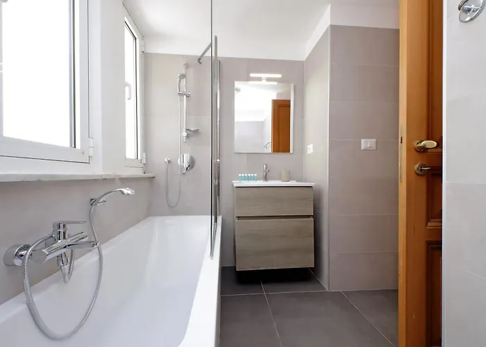 Luxury In The Ghetto's Heart Apartment *