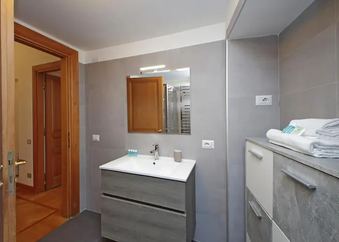 Luxury In The Ghetto's Heart Apartment